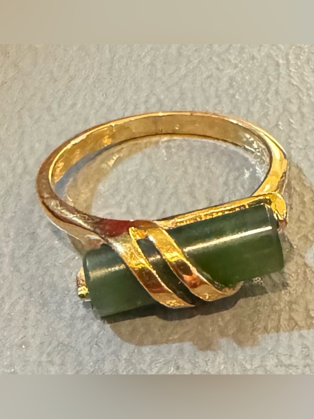 Vintage 1978 Avon “Captured Jade” Ring, Gold Plated, Cylinder Jadeite Stone